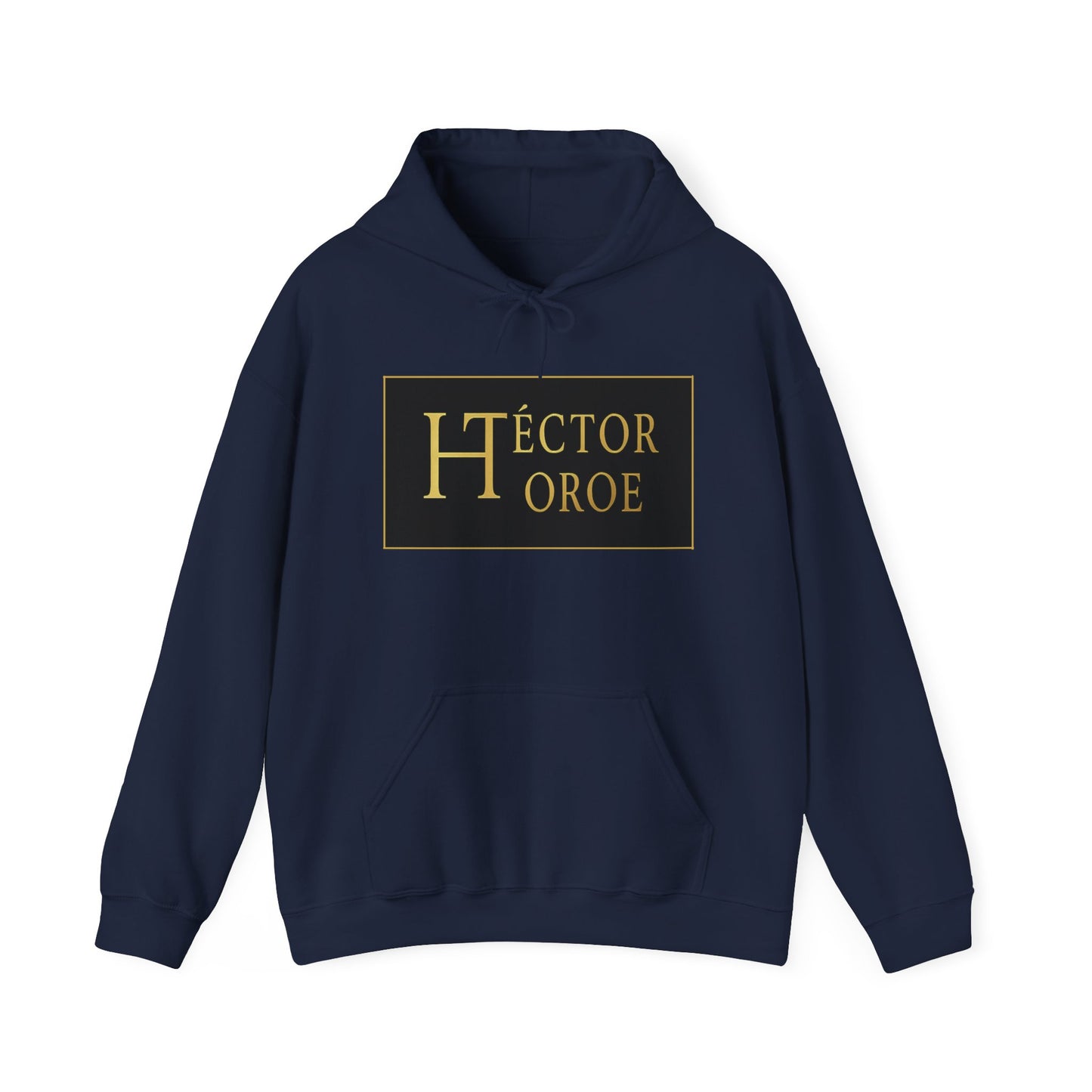 Sudadera azul marino con capucha y bolsillo frontal, con un logotipo rectangular negro y dorado en el centro que muestra el texto “Héctor Toroe”.