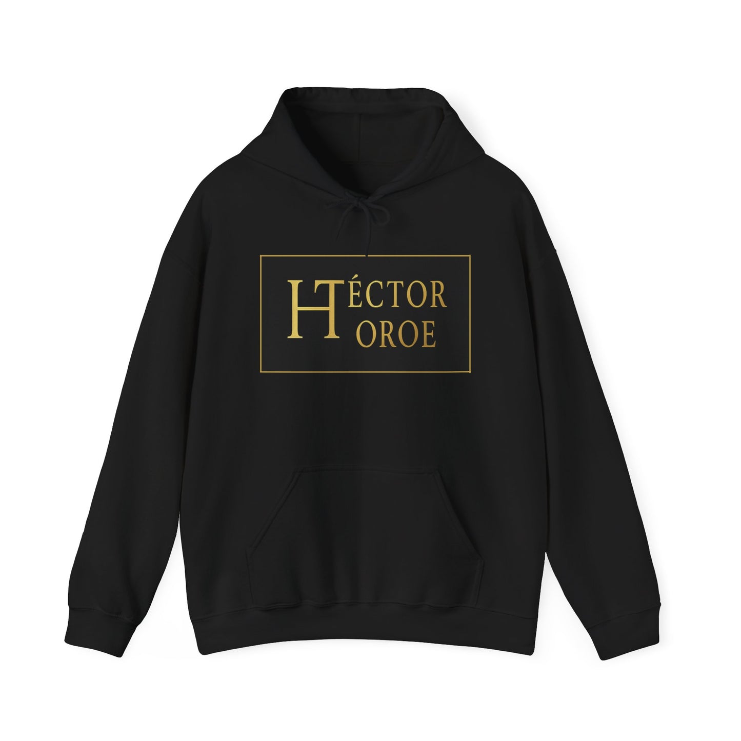 Sudadera negro con capucha y bolsillo frontal, con un logotipo rectangular negro y dorado en el centro que muestra el texto “Héctor Toroe”.