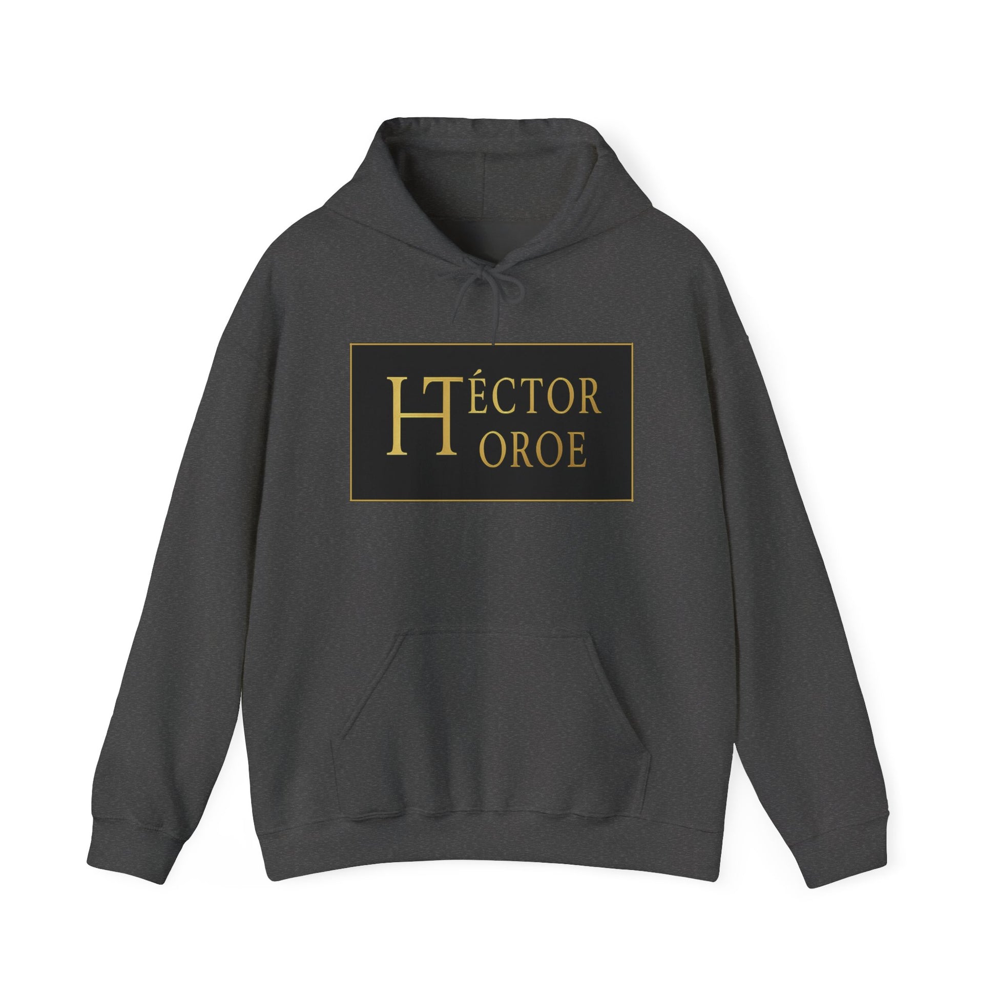 Sudadera brezo oscuro con capucha y bolsillo frontal, con un logotipo rectangular negro y dorado en el centro que muestra el texto “Héctor Toroe”.